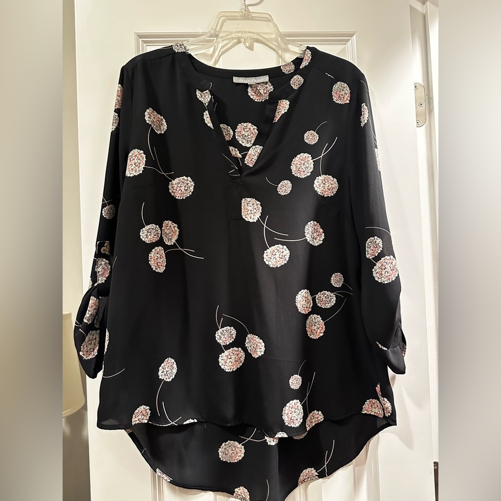 Daniel Rainn floral top size large